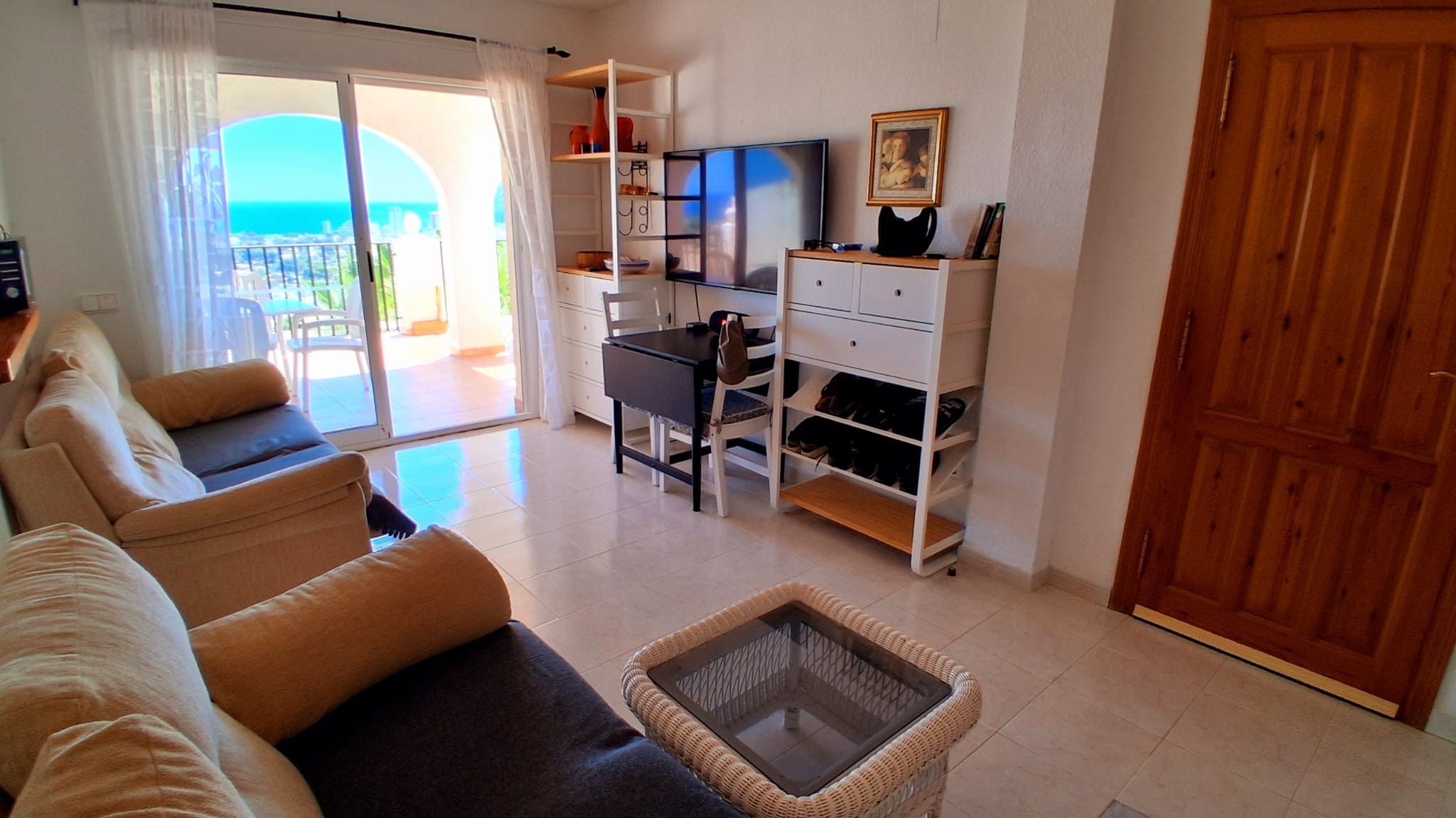 Bungalow with two spacious terraces and outstanding views of the sea and the mountains