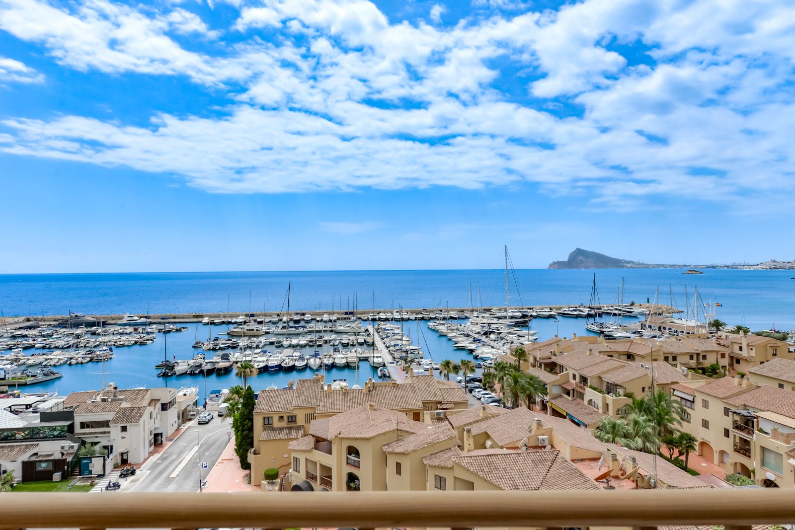 Beachfront penthouse with stunning views of Marina Greenwich Marina and Altea Bay