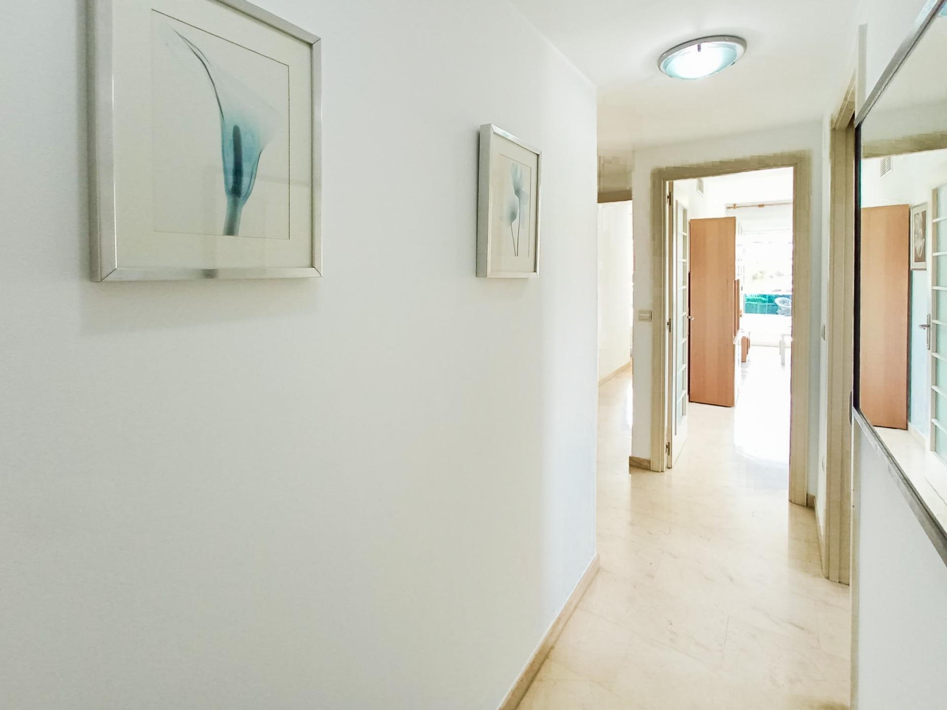 Nice corner apartment with garage
