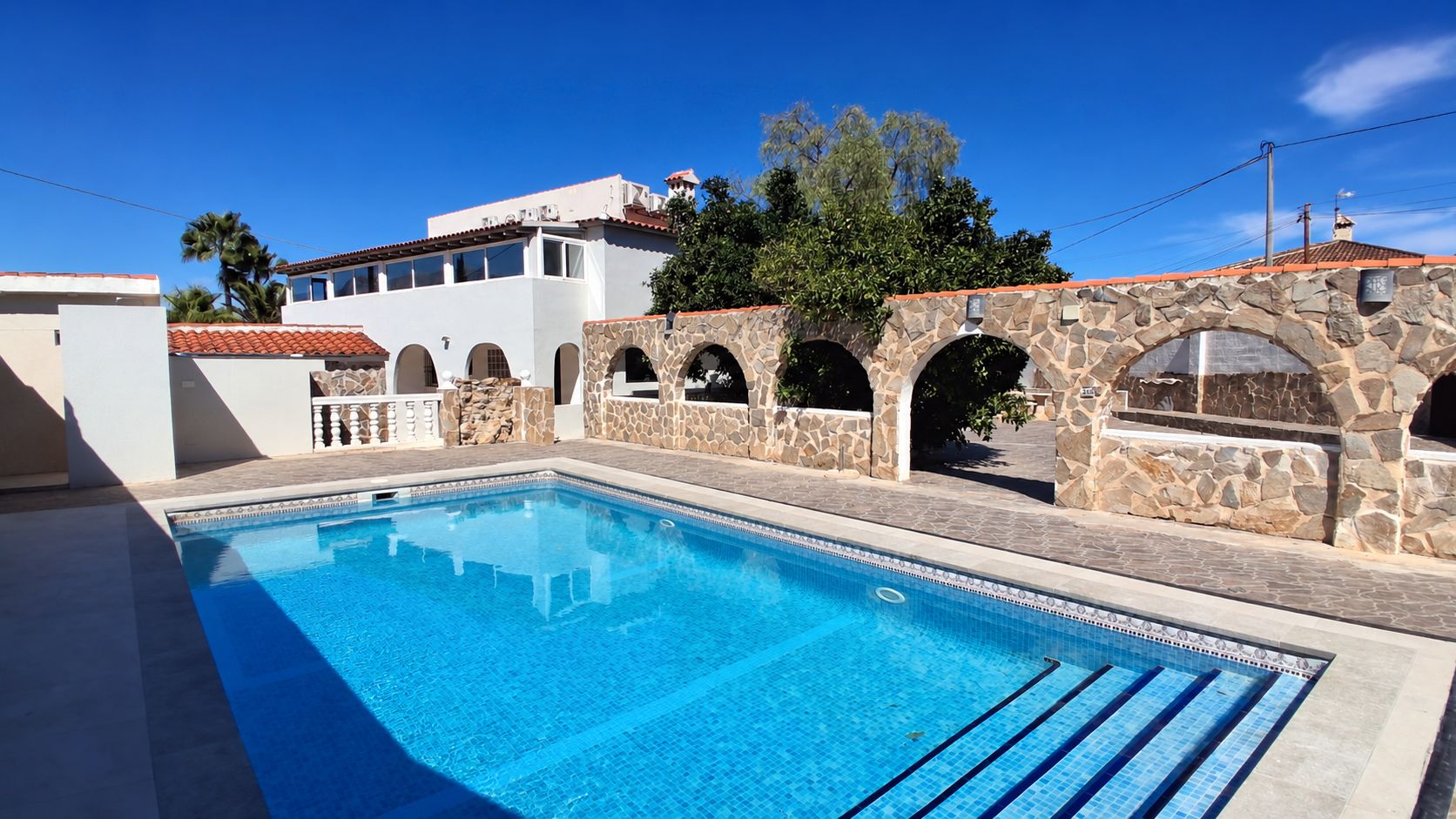 Gran propiedad en Albir - ideal tanto como hogar como inversión