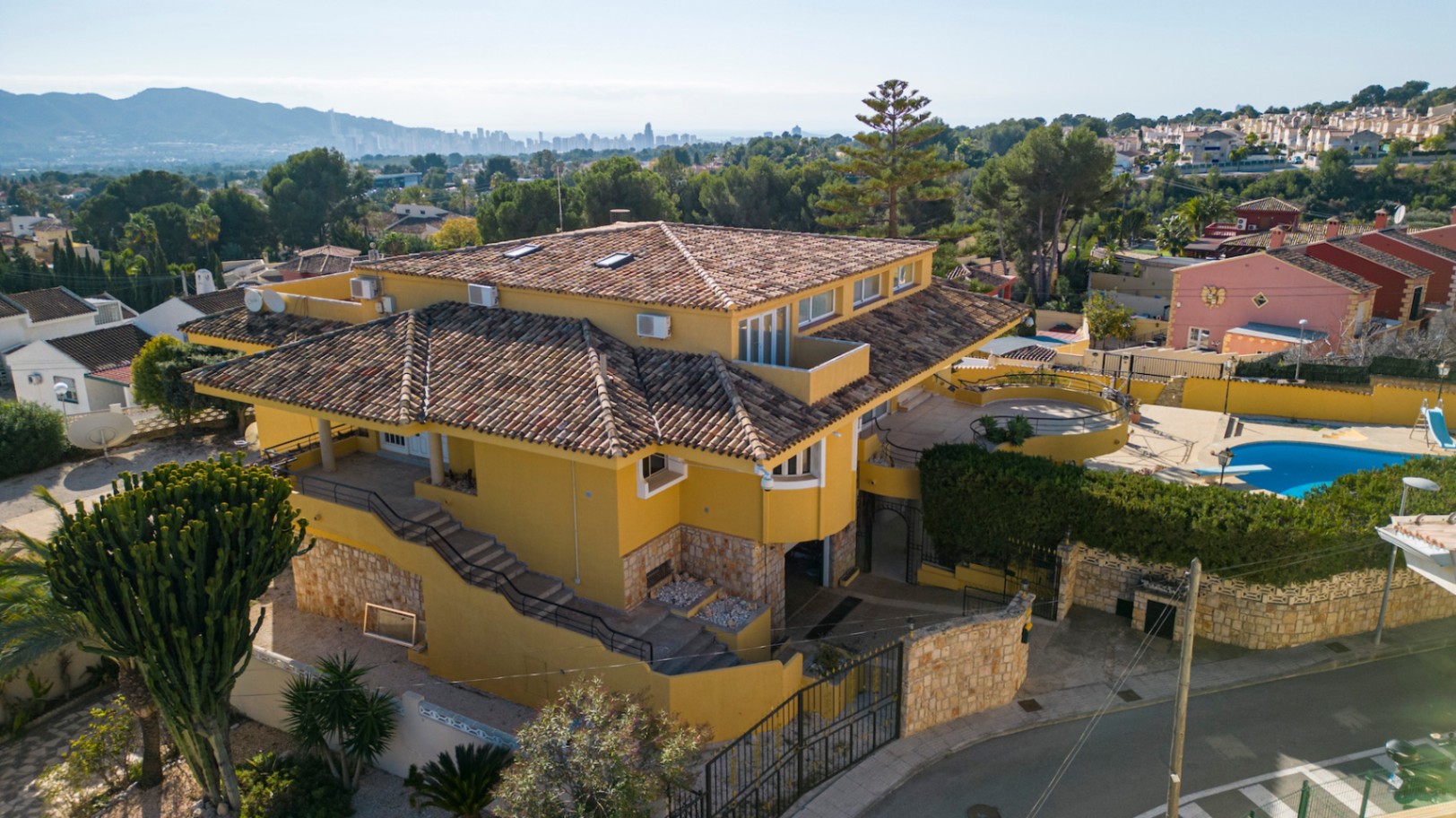 Meget romslig og stor villa i La Nucia