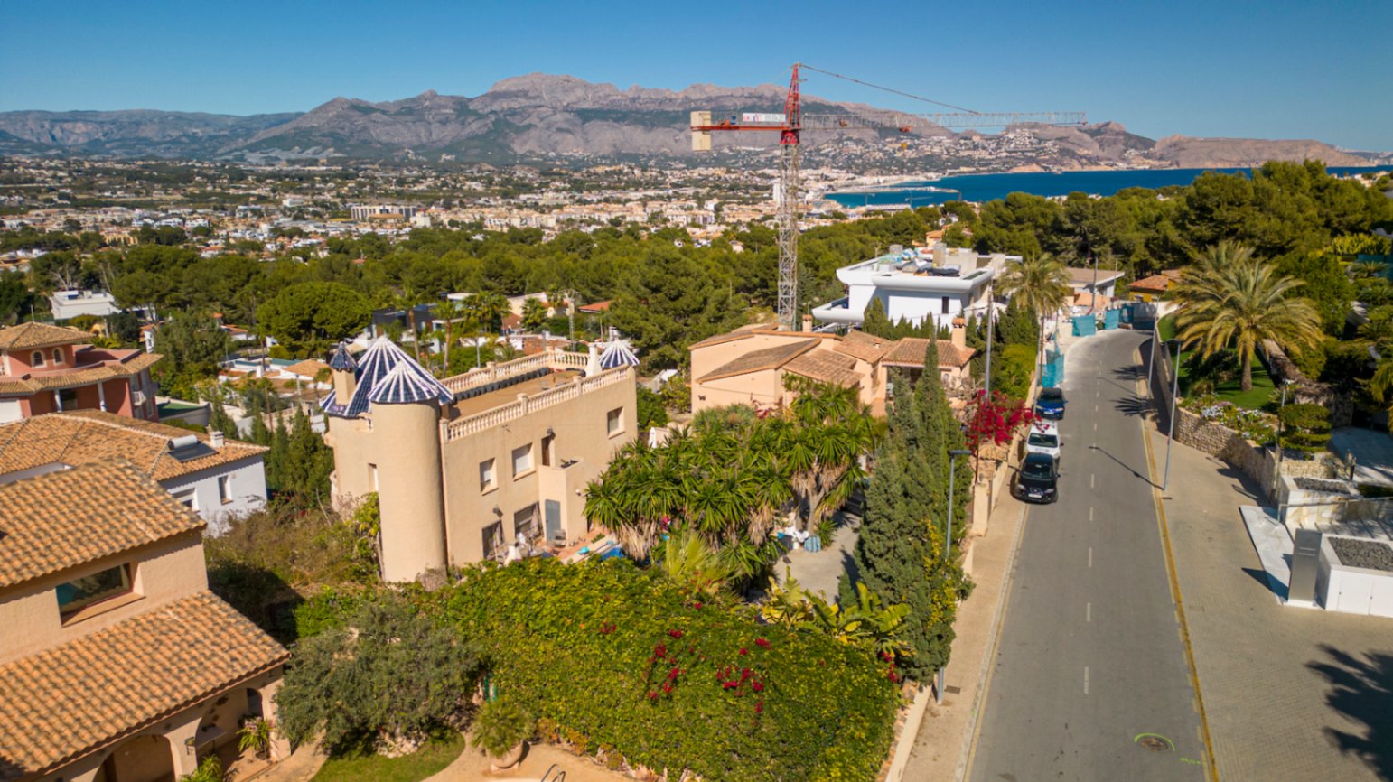 Fantastic Detached Home with Great Potential in Albir