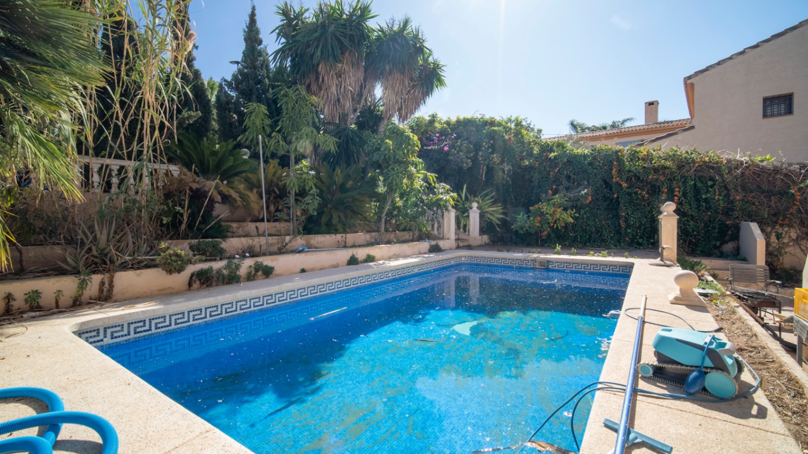 Fantastic Detached Home with Great Potential in Albir