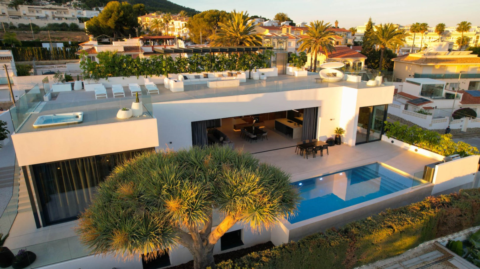 Stor moderne villa av eksepsjonell kvalitet!
