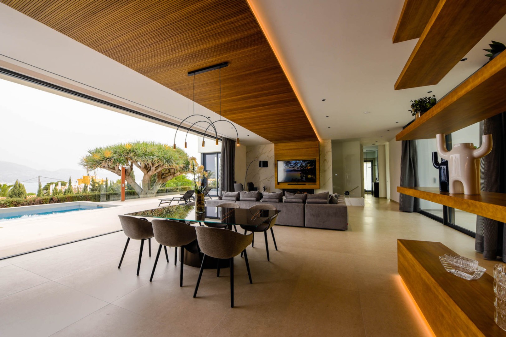 Large contemporary villa of exceptional quality!