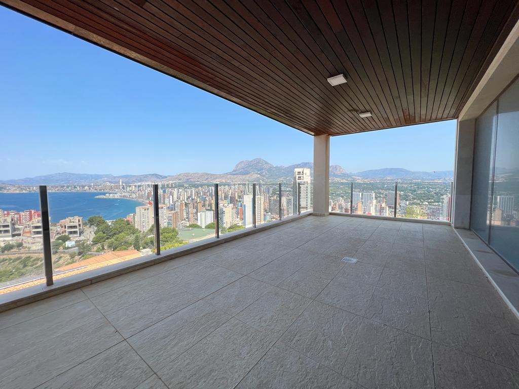 Fantastic modern villa with sea views