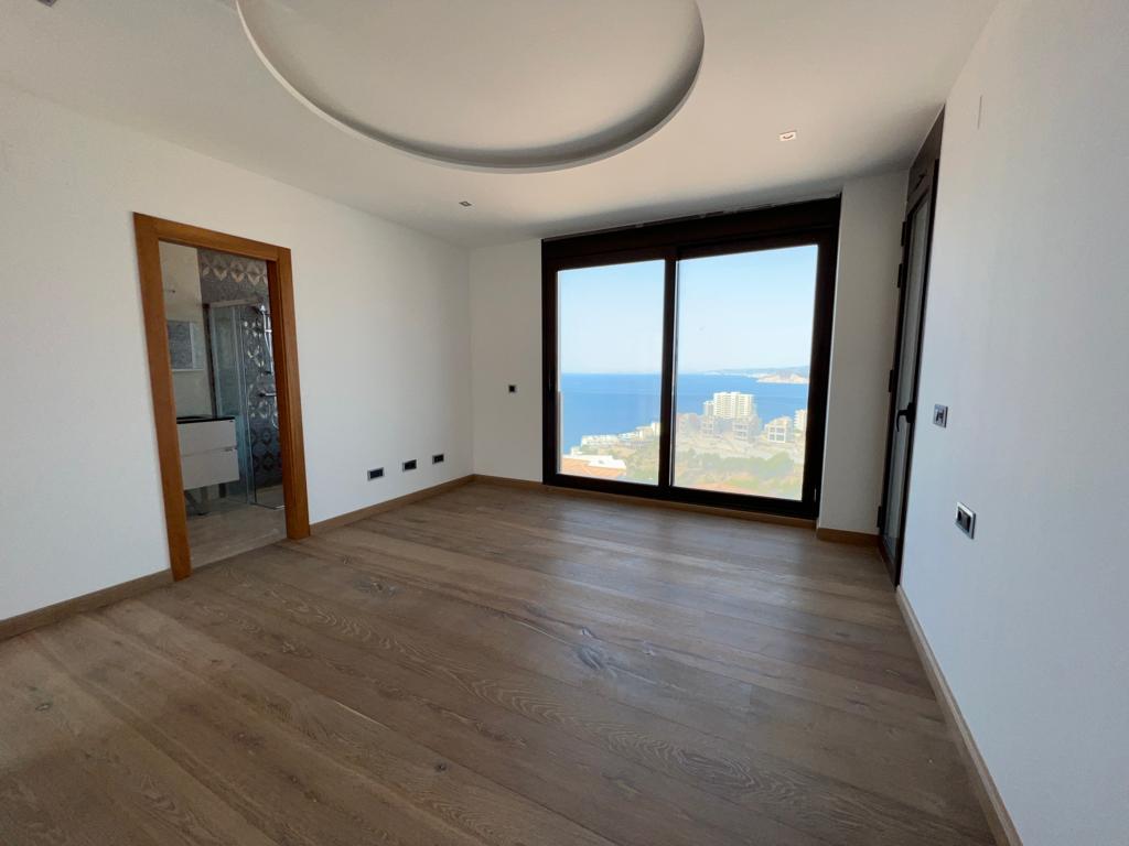 Fantastic modern villa with sea views