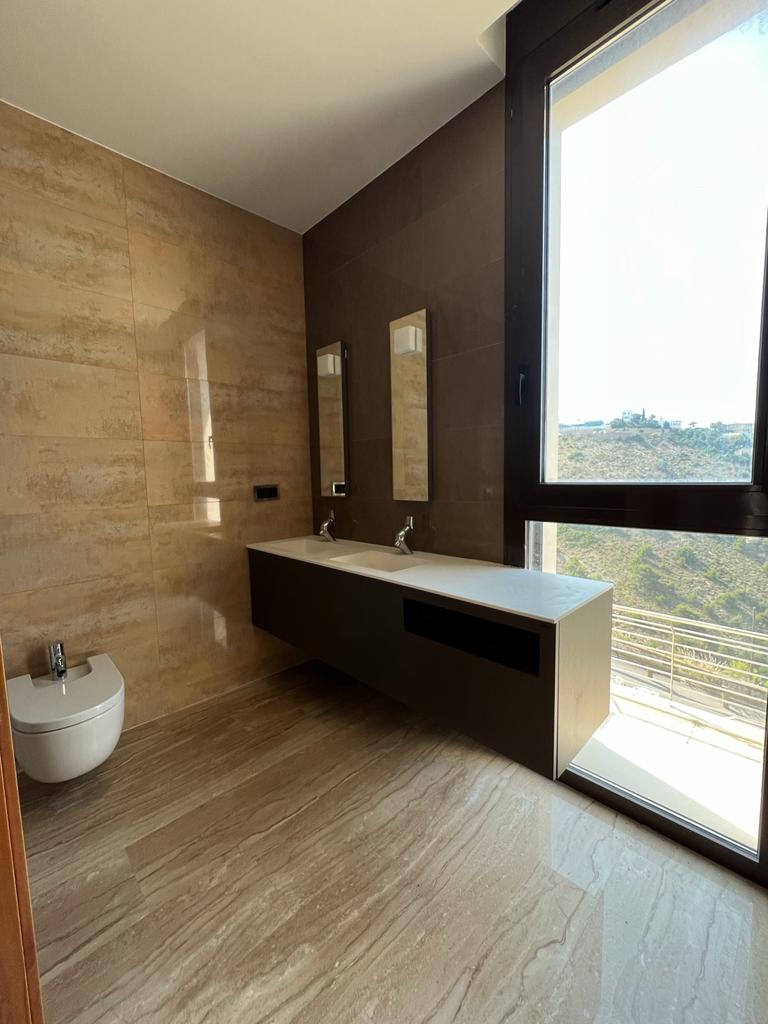 Fantastic modern villa with sea views