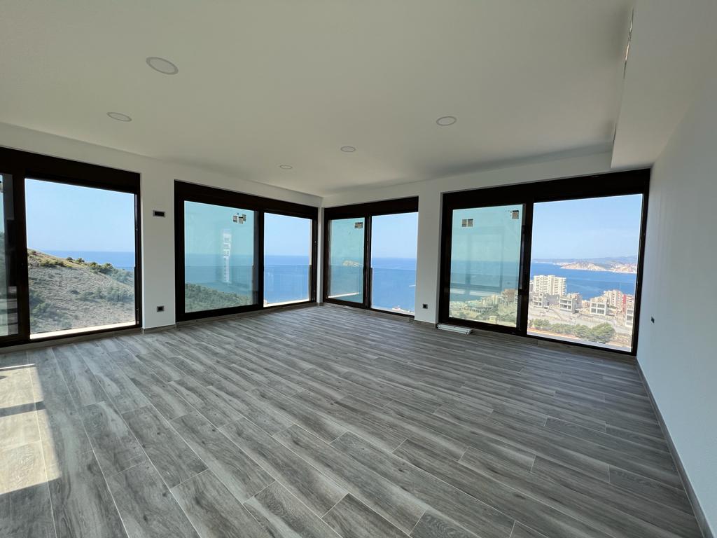 Fantastic modern villa with sea views