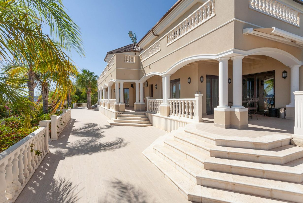 LUXURY AND UNIQUE VILLA DOROTEA IN BENISSA