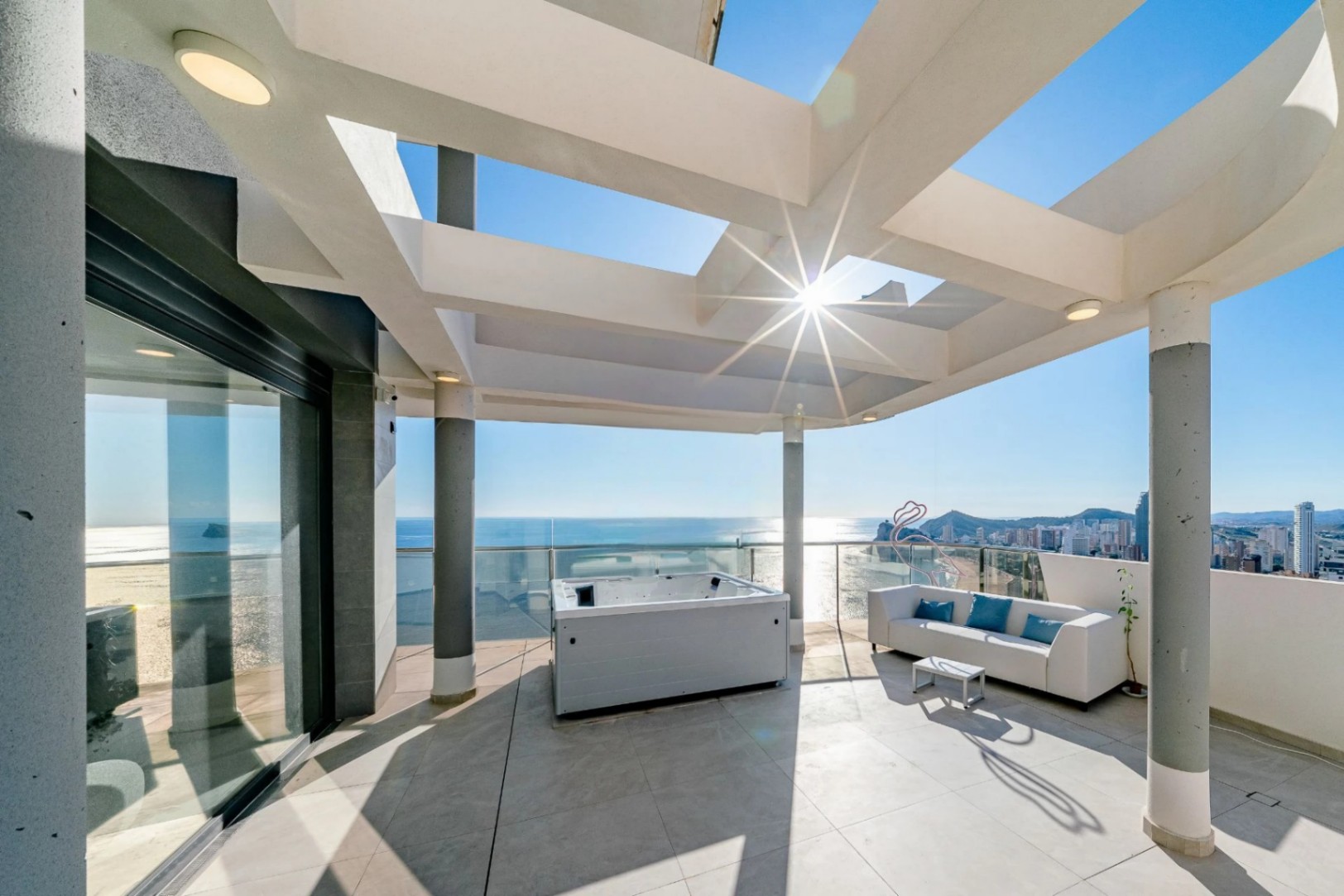 SPECTACULAR PENTHOUSE WITH BREATHTAKING VIEWS IN SUNSET CLIFFS RESIDENTIAL AREA