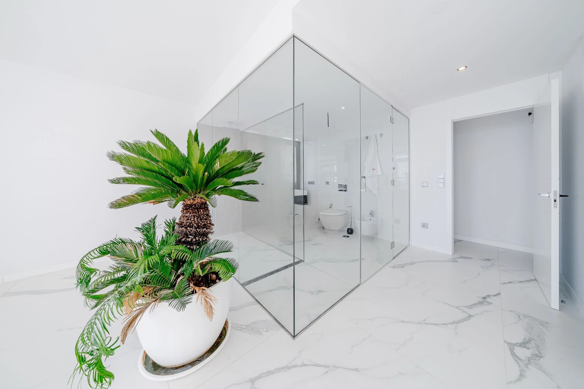 SPECTACULAR PENTHOUSE WITH BREATHTAKING VIEWS IN SUNSET CLIFFS RESIDENTIAL AREA