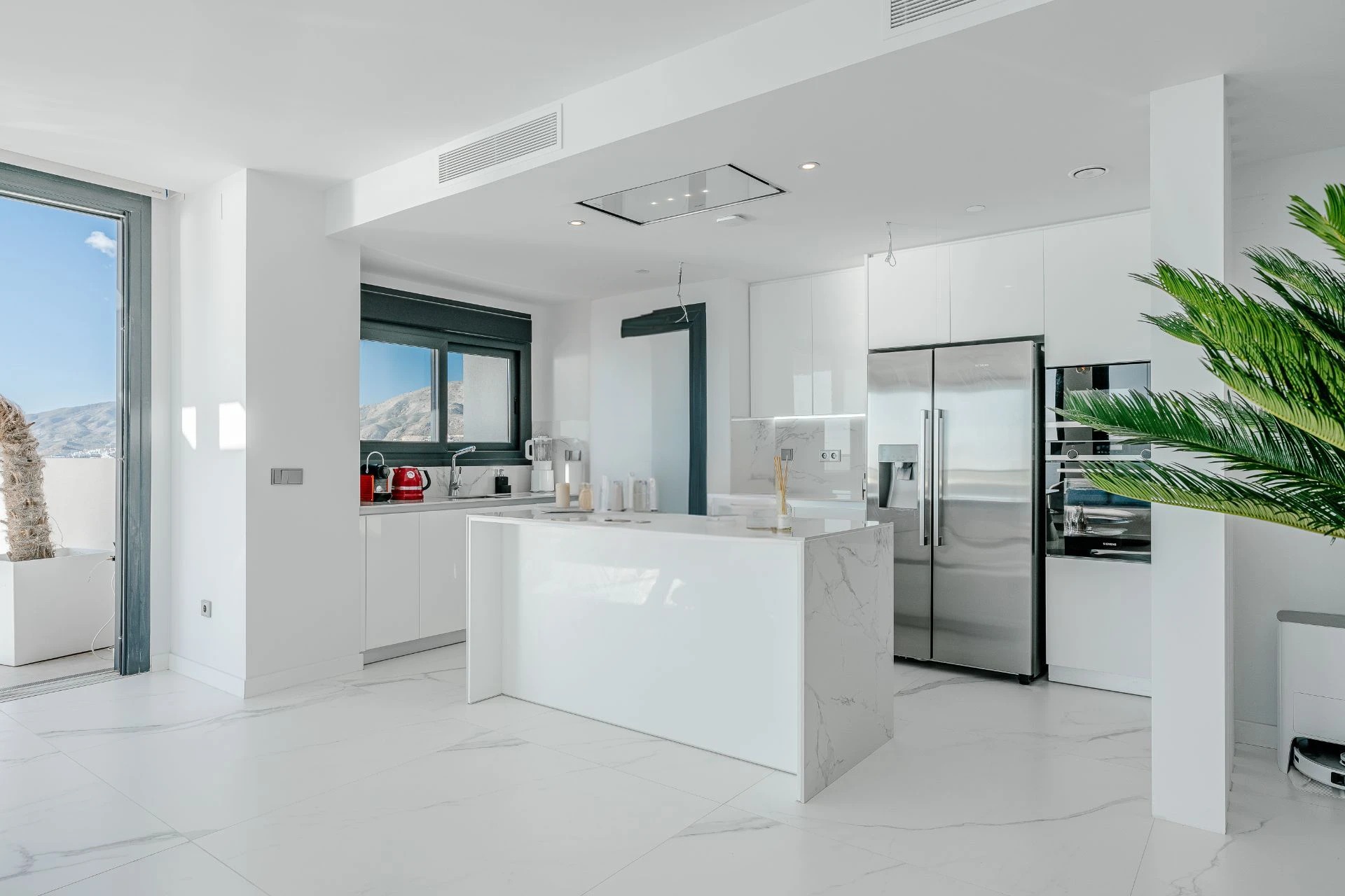 SPECTACULAR PENTHOUSE WITH BREATHTAKING VIEWS IN SUNSET CLIFFS RESIDENTIAL AREA