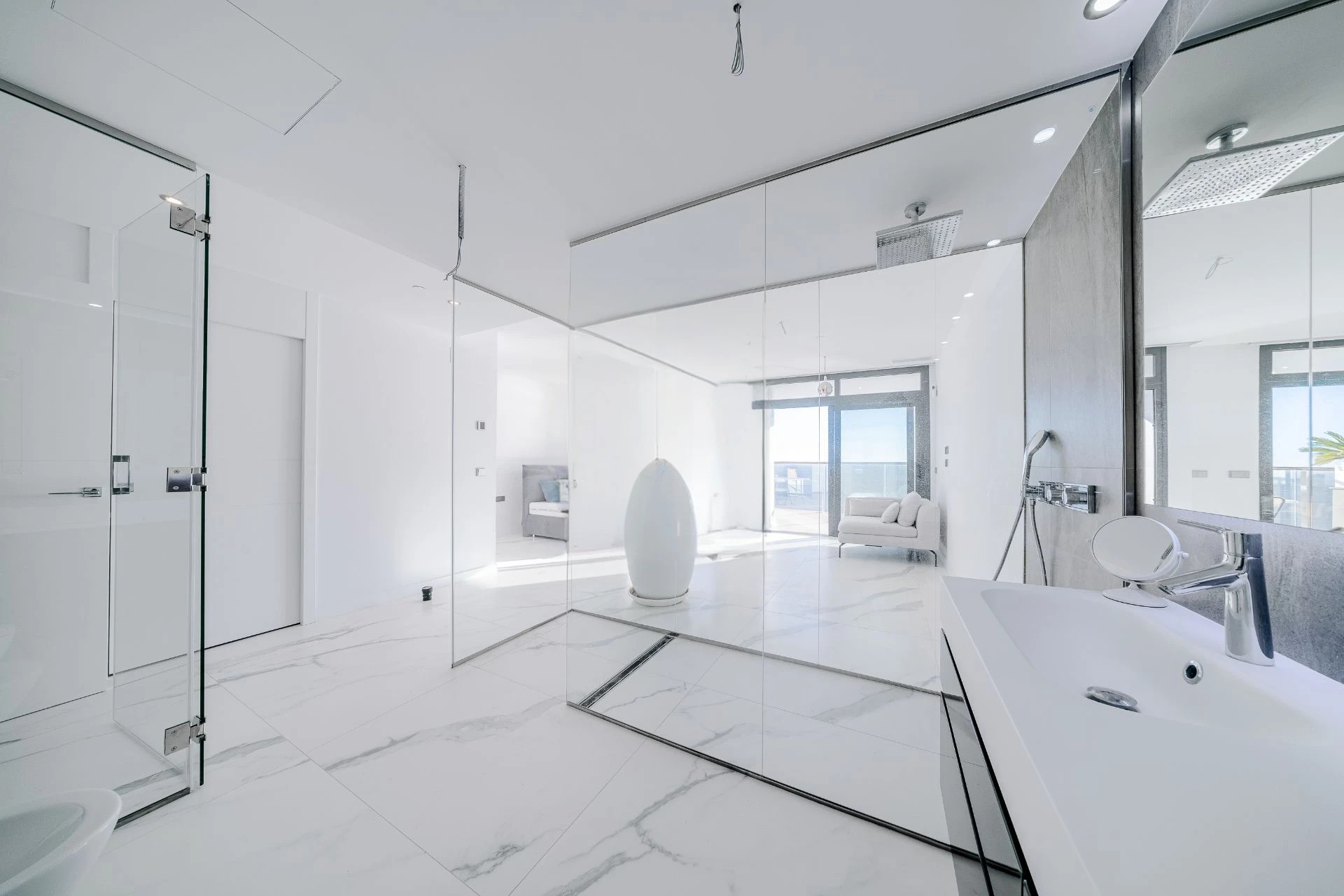 SPECTACULAR PENTHOUSE WITH BREATHTAKING VIEWS IN SUNSET CLIFFS RESIDENTIAL AREA