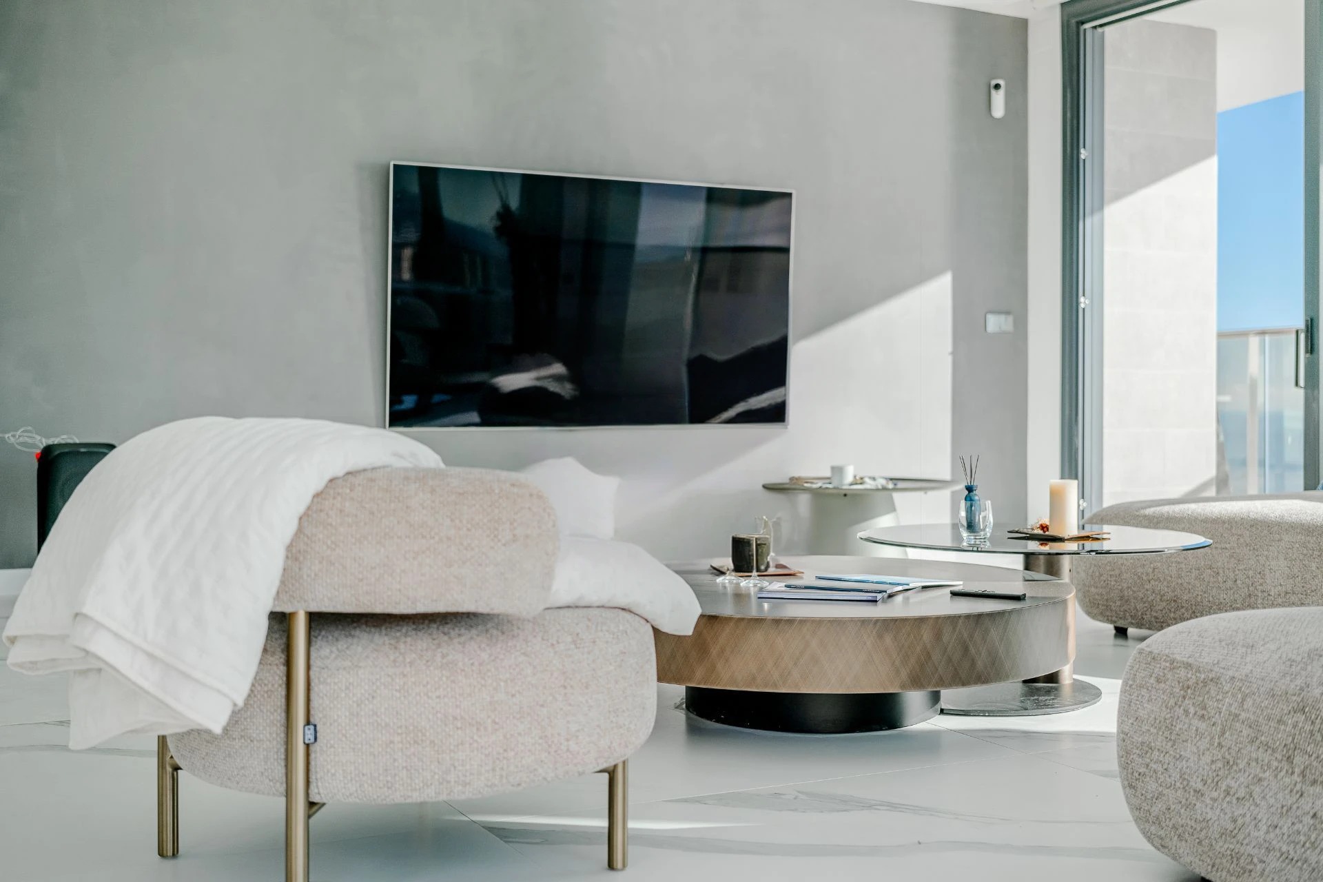 SPECTACULAR PENTHOUSE WITH BREATHTAKING VIEWS IN SUNSET CLIFFS RESIDENTIAL AREA