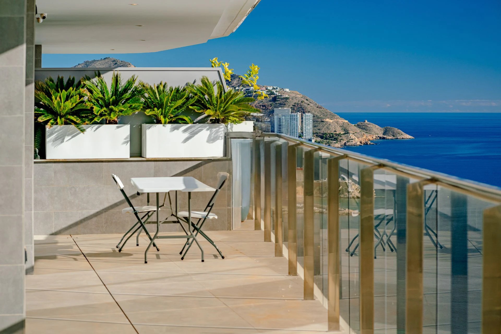 SPECTACULAR PENTHOUSE WITH BREATHTAKING VIEWS IN SUNSET CLIFFS RESIDENTIAL AREA