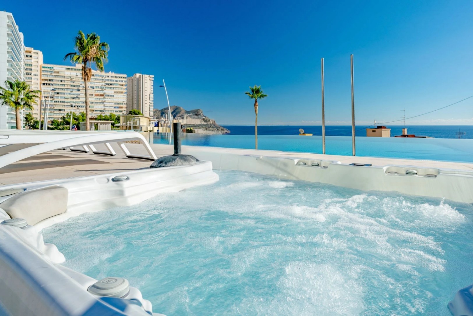 SPECTACULAR PENTHOUSE WITH BREATHTAKING VIEWS IN SUNSET CLIFFS RESIDENTIAL AREA