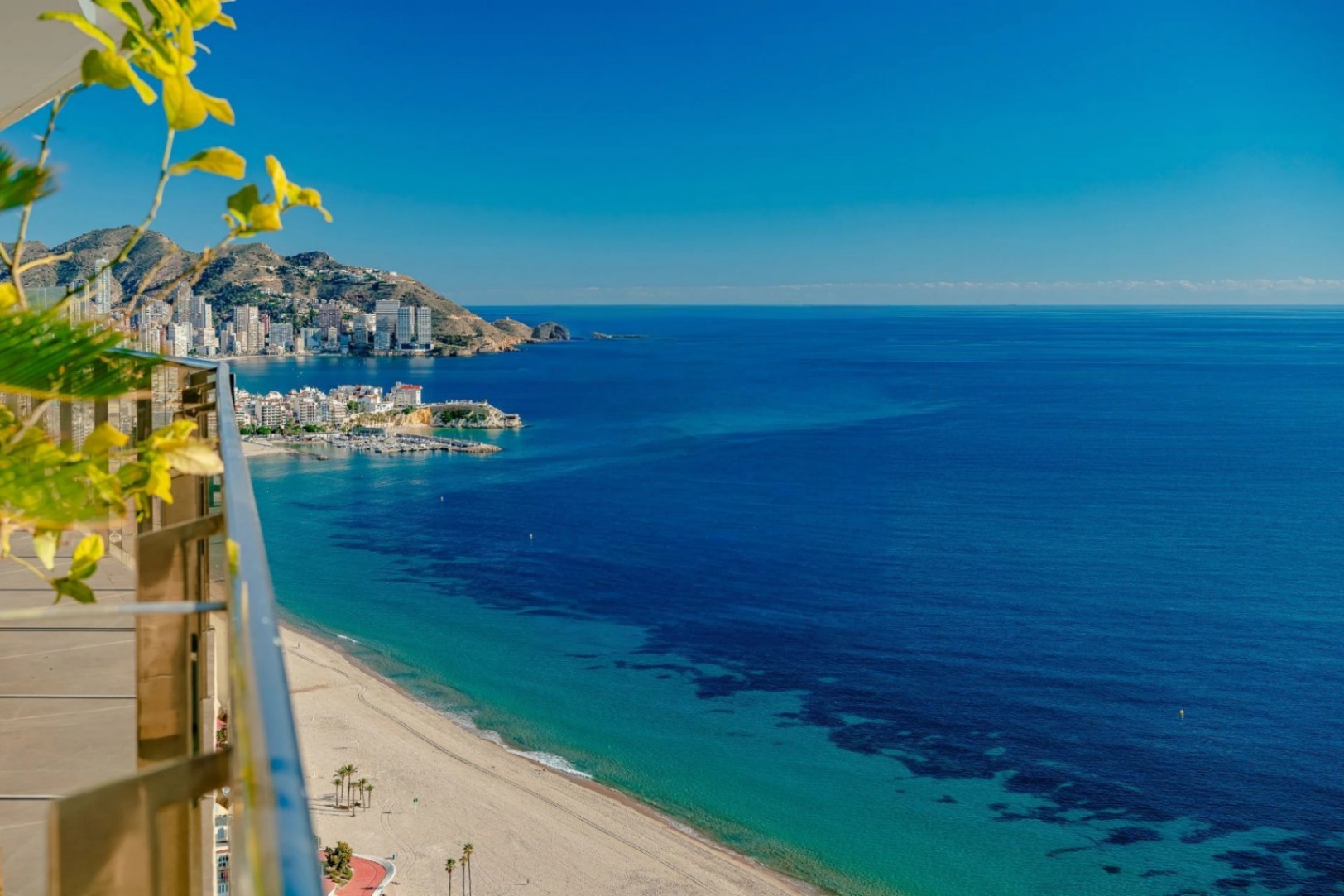 SPECTACULAR PENTHOUSE WITH BREATHTAKING VIEWS IN SUNSET CLIFFS RESIDENTIAL AREA