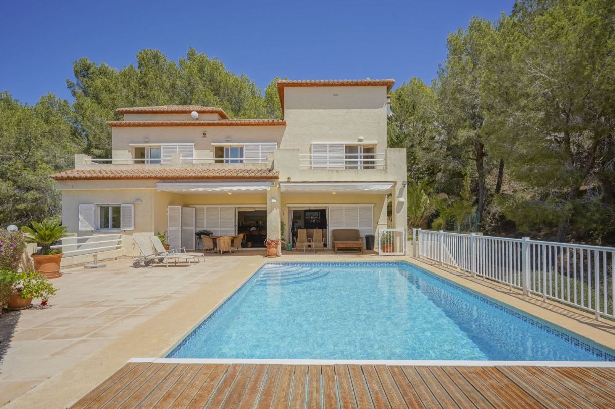 VERY NICE VILLA WITH AMAZING SEA AND MOUNTAIN VIEWS IN CALPE