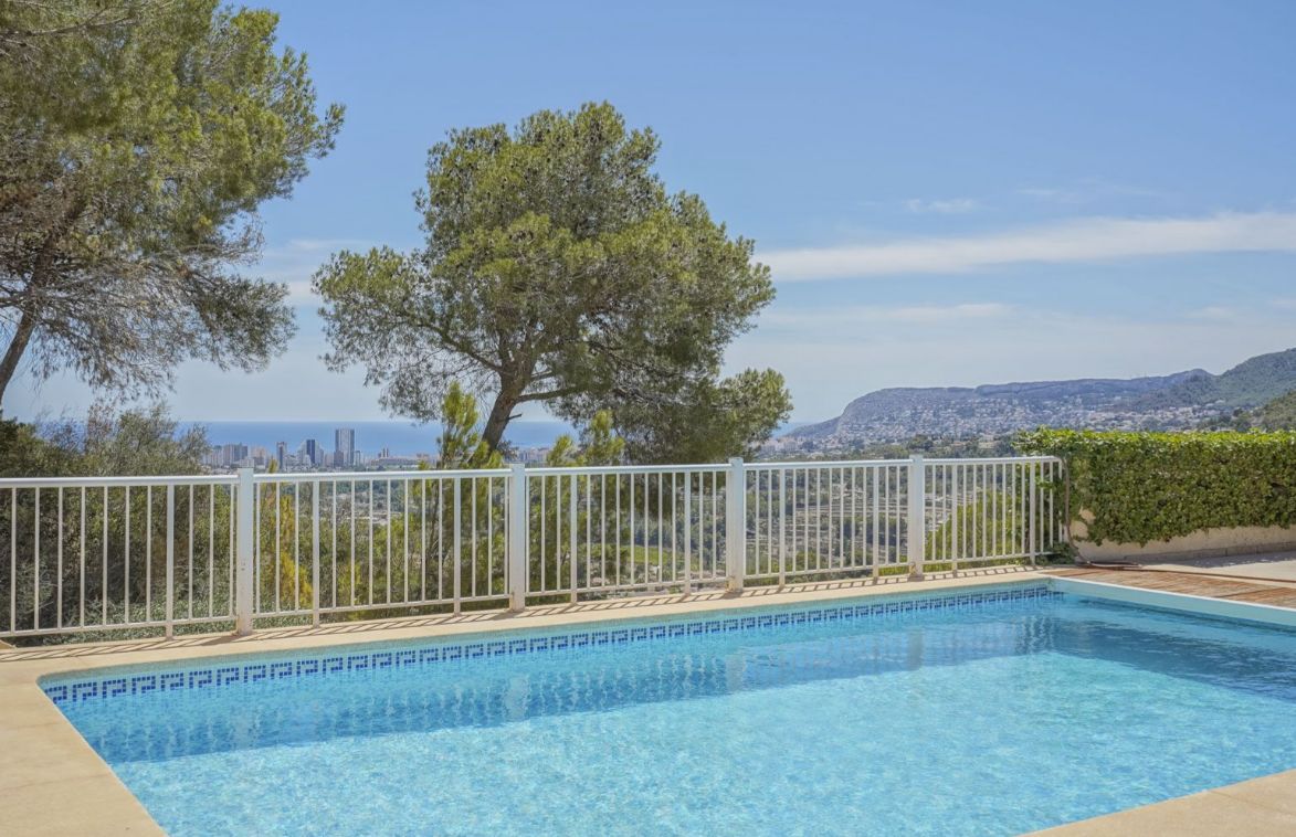 VERY NICE VILLA WITH AMAZING SEA AND MOUNTAIN VIEWS IN CALPE