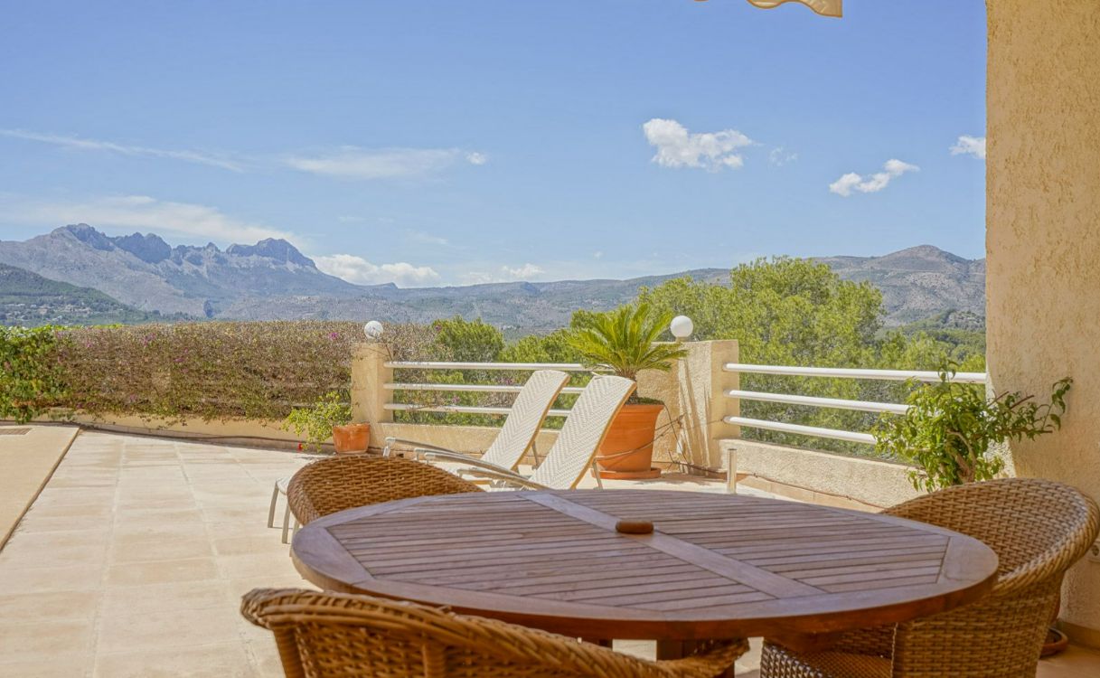 VERY NICE VILLA WITH AMAZING SEA AND MOUNTAIN VIEWS IN CALPE