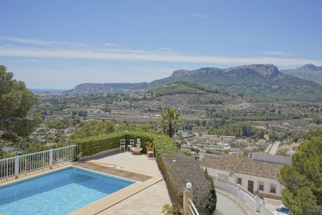 VERY NICE VILLA WITH AMAZING SEA AND MOUNTAIN VIEWS IN CALPE