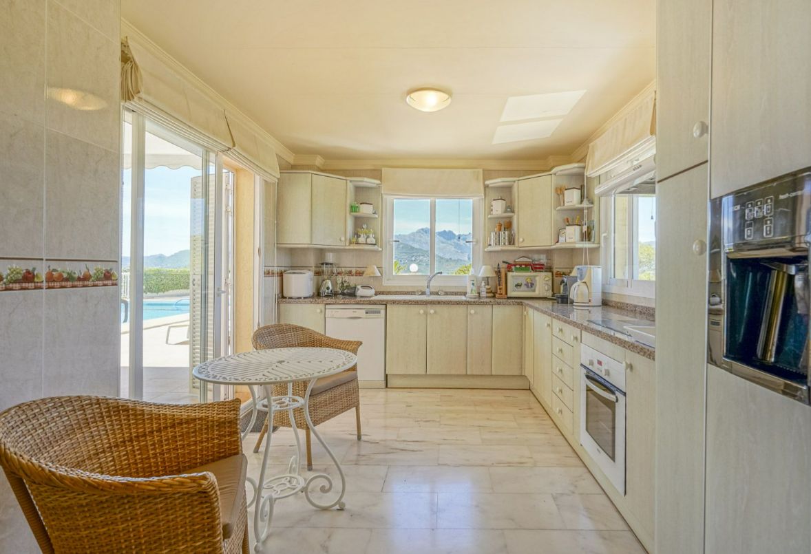 VERY NICE VILLA WITH AMAZING SEA AND MOUNTAIN VIEWS IN CALPE
