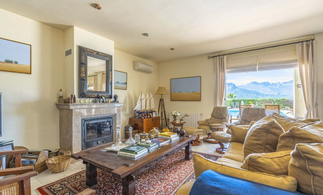VERY NICE VILLA WITH AMAZING SEA AND MOUNTAIN VIEWS IN CALPE