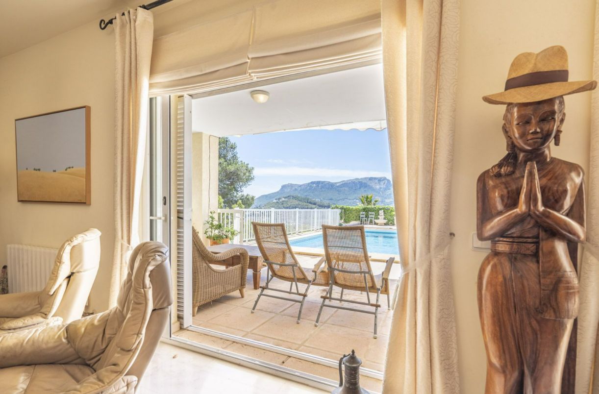 VERY NICE VILLA WITH AMAZING SEA AND MOUNTAIN VIEWS IN CALPE