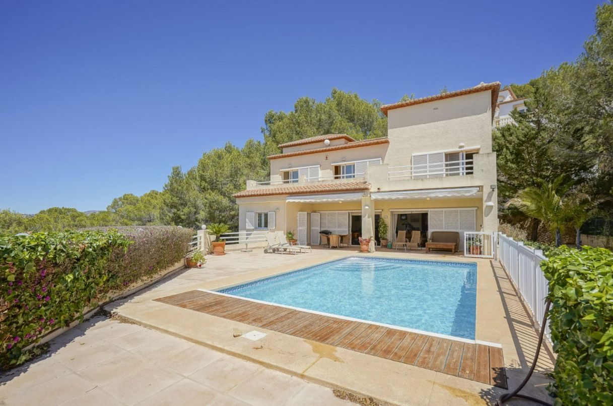 VERY NICE VILLA WITH AMAZING SEA AND MOUNTAIN VIEWS IN CALPE