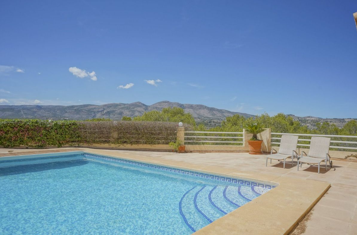 VERY NICE VILLA WITH AMAZING SEA AND MOUNTAIN VIEWS IN CALPE