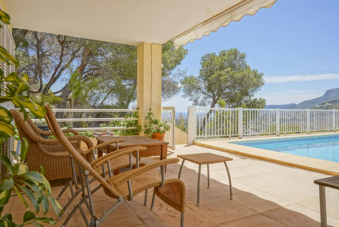 VERY NICE VILLA WITH AMAZING SEA AND MOUNTAIN VIEWS IN CALPE