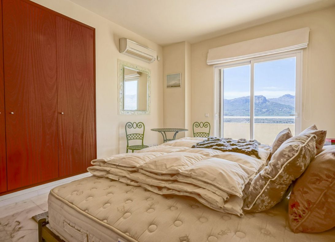 VERY NICE VILLA WITH AMAZING SEA AND MOUNTAIN VIEWS IN CALPE