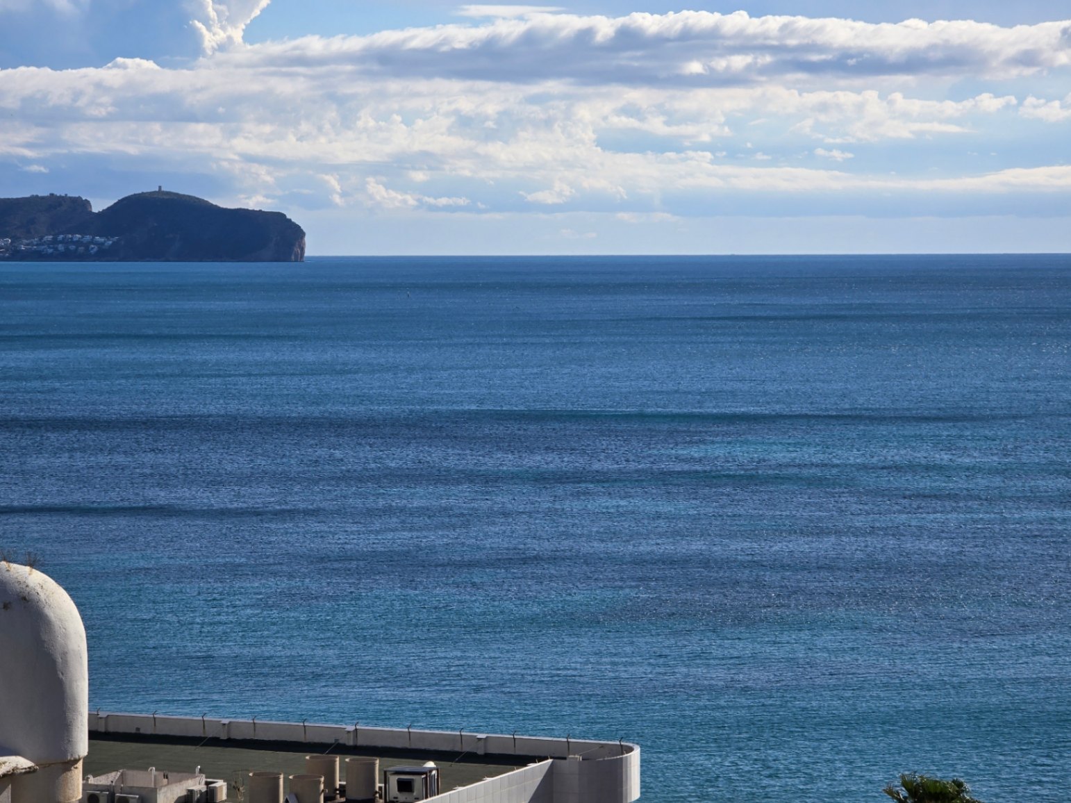 BEAUTIFUL APARTMENT WITH STUNNING SEA VIEWS IN PLAYA LA FOSA IN CALPE