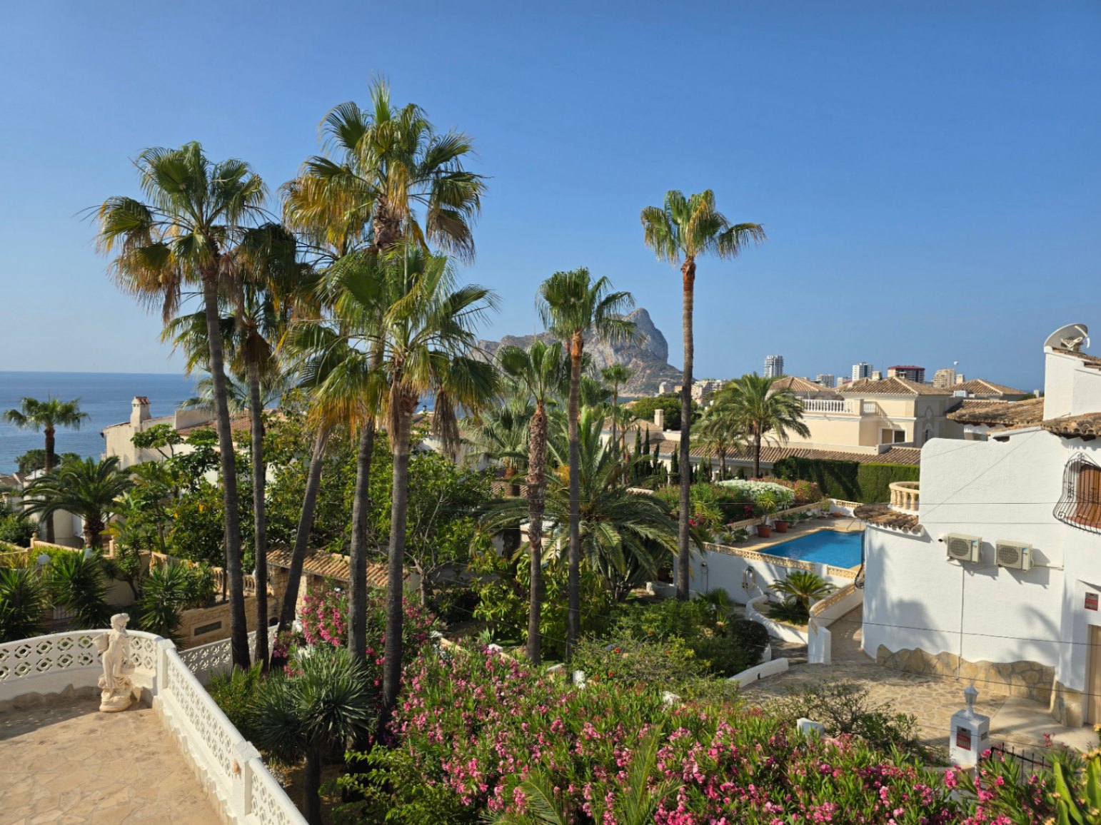BEAUTIFUL CHALET WITH IMPRESSIVE VIEWS NEAR THE SEA IN CALPE