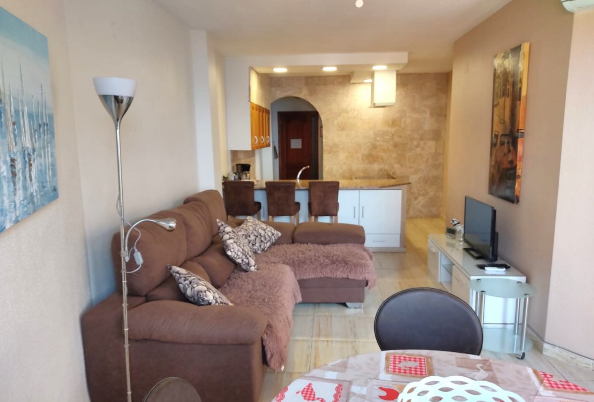 Central apartment with sea views and terrace in Calpe.