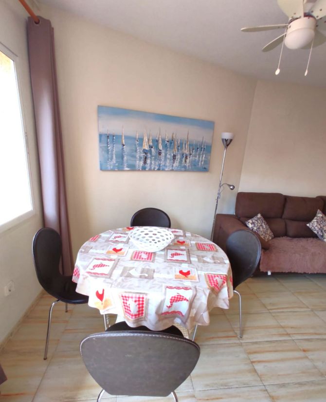 Central apartment with sea views and terrace in Calpe.