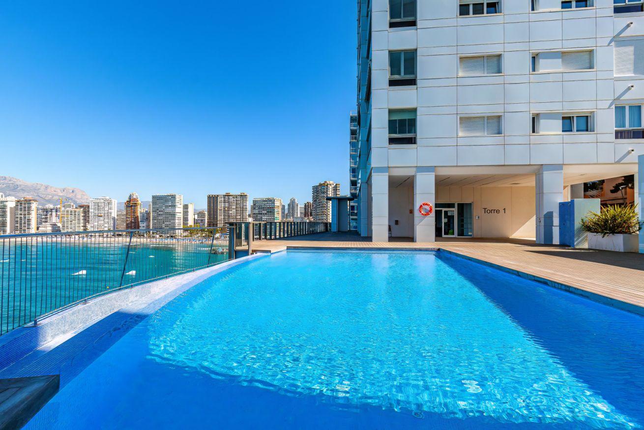 GORGEOUS APARTMENT ON THE FRONT LINE OF BENIDORM WITH SPECTACULAR VIEWS