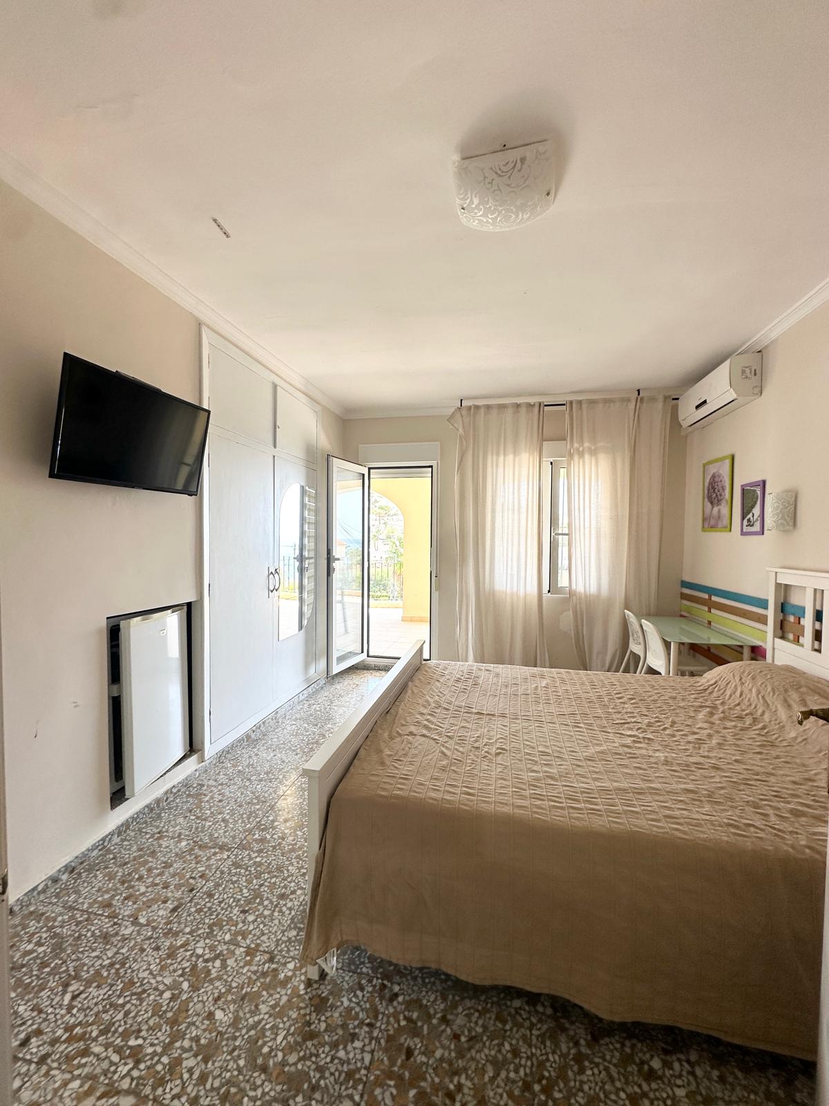 SPACIOUS CHALET WITH SEA VIEWS NEAR PUERTO BLANCO IN CALPE