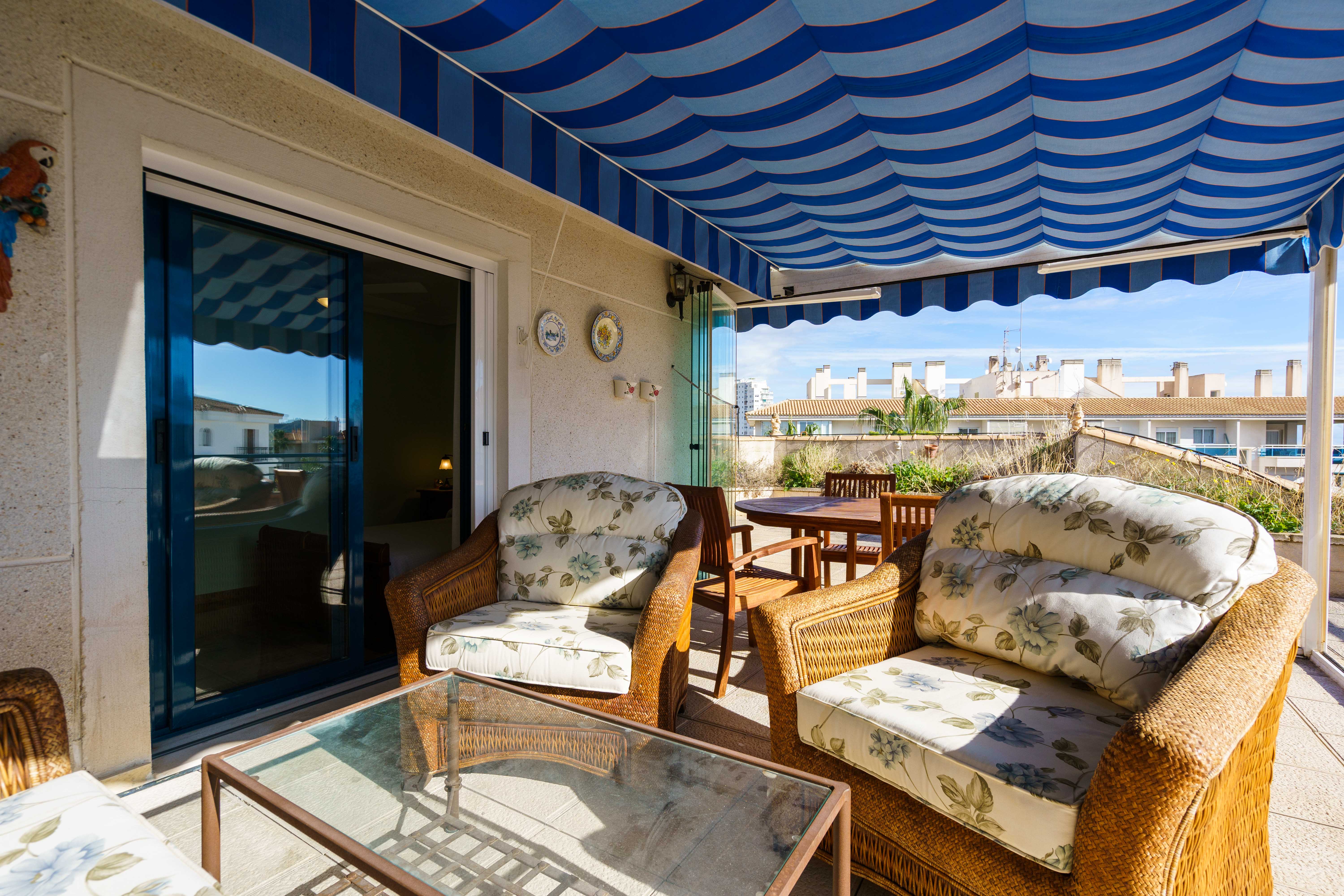 Geweldig penthouse appartement met uitzicht op zee in Albir.