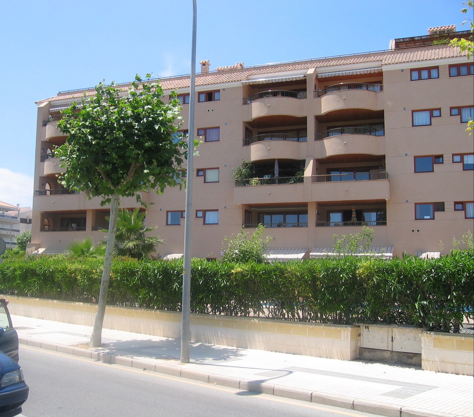 Apartment in very popular building in Albir!
