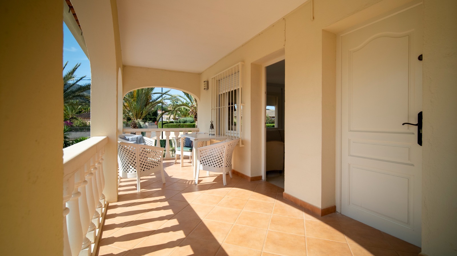 Fantastic villa with 2 guest apartments close to the center