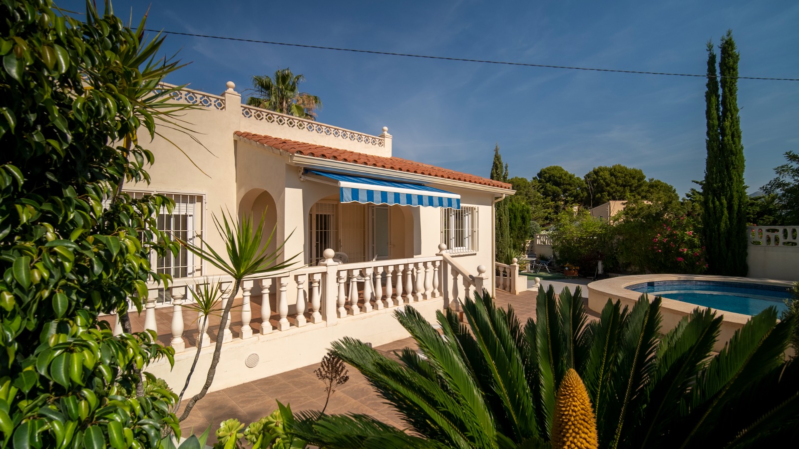 Fantastic villa with 2 guest apartments close to the center